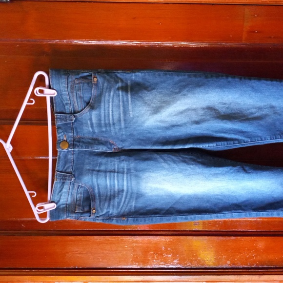Democracy Denim - Democracy Jean's Cropped Stretch Waist Size:12 Color:Blue Distressed Hem